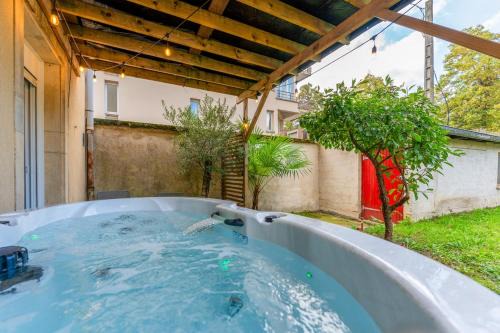 La Suite Luna, détente et jacuzzi privé à Nancy