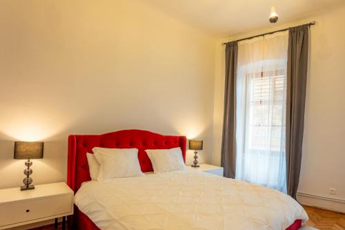 La Turn Apartment