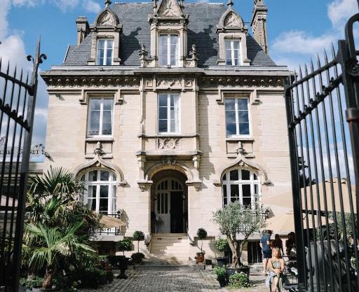 La Villa by Michel Gonet