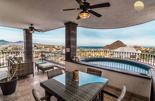La Vista 33, Luxury Condo, 5 minutes from downtown and Marina of Cabo!
