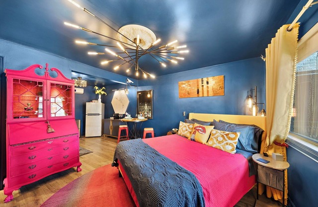 LAB2 - Montrose Artful, Urban Retreat, LAB2 - Montrose Artful, Urban Retreat