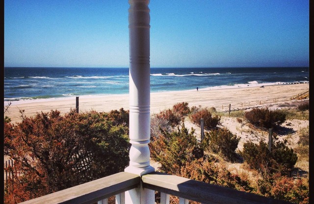 LABOR DAY SPECIAL Real Oceanfront, 7 bdrm, Sleeps 14, 3 levels, 3 Decks, 3 Bath