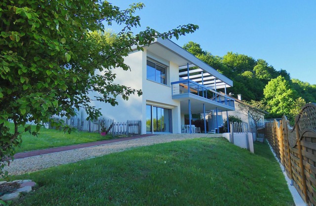 LAC CASA 60' – Sixties-style flat with terrace overlooking the lake, 300 m