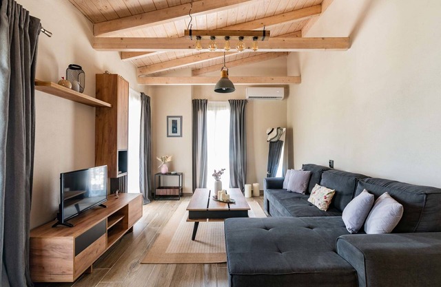 Lagom House - Two Bedroom House, Sleeps 4