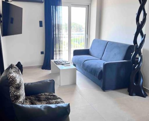 Lagonisi 2 bedroom luxury Apartment by the sea!