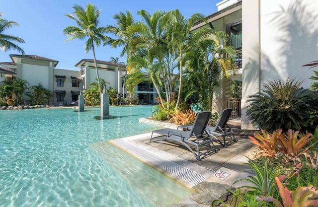 Lagoon Hideaway Swim out Nook at Temple Resort