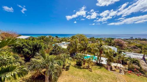LAKAZ DEL VISTA - Luxurious new apartments with panoramic sea views, pool & garden retreat