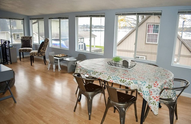 Lake Access Cottage at Derby Lake Sleeps 8