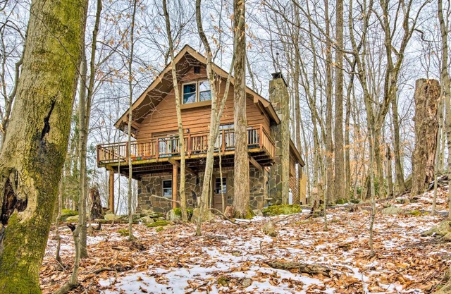 Lake Ariel Cabin with Community Pool and Lake Access!