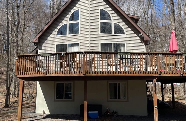 Lake Ariel Family Chalet