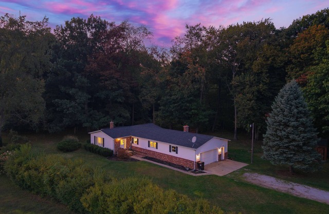 Lake City Getaway - Fire Pit | Near Lake Erie