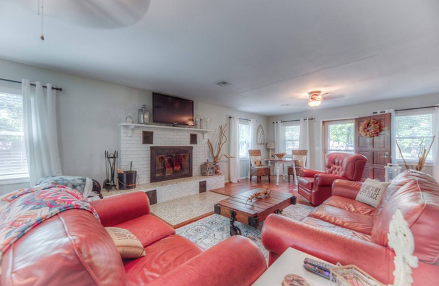 Lake Cottage Near Chicken Creek Ramp – Pet Friendly + Boat Parking