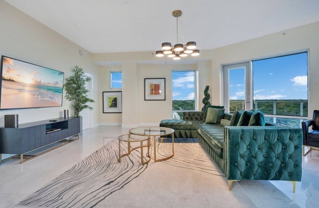 Lake Eola Corner 3 BDRM Suite