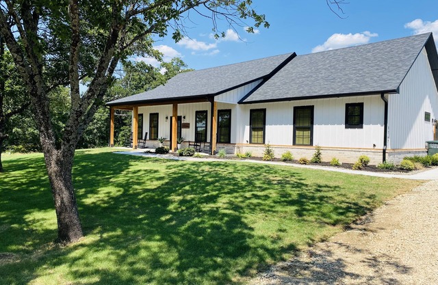 “Lake Escape”- Lake House @ Lake of Arbuckle’s