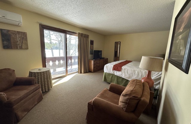 Lake Forest Resort – Relax on a Pristine Sandy Beach in the Northwoods!