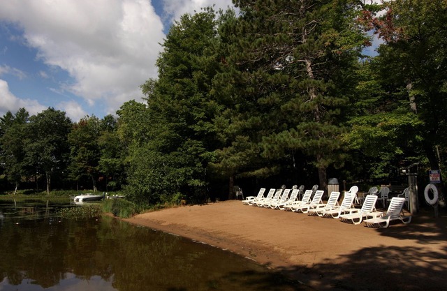 Lake Forest Resort – Relax on a Pristine Sandy Beach in the Northwoods!