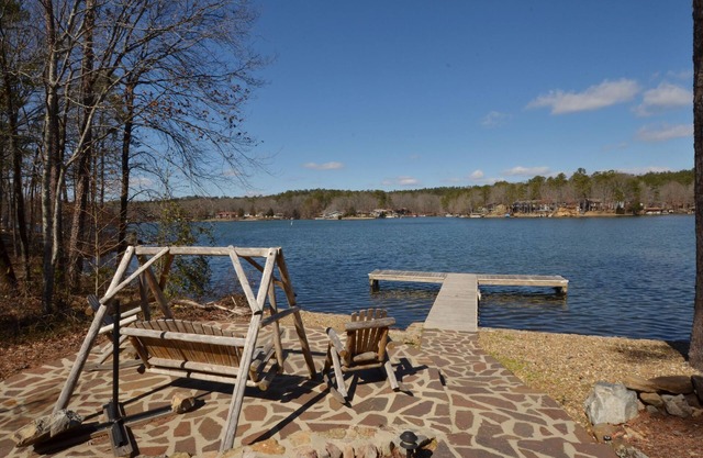 Lake Front Hot Springs Village Vacation Retreat