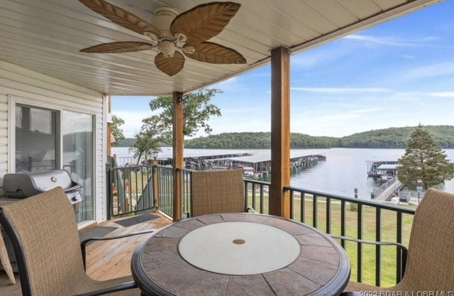 ~ Lake Front ~ Parkview Paradise ~