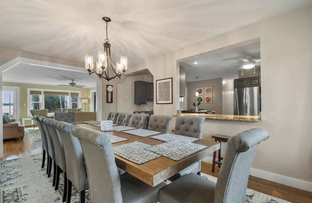 Lake front, Pets, Large group,Great location, Boat