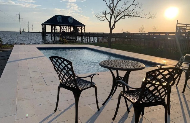 LAKE House with Private Heated Pool, Great for Family Gatherings. Best View!