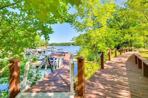 Lake Keowee Access Idyllic Six Mile Cabin!