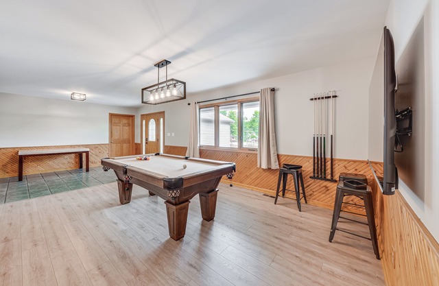 Lake Mary View: Pickleball Paradise Penthouse Unit