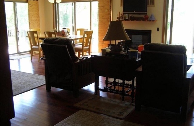 Lake McConaughy home, One King, Three Queen size beds, Dish TV, and WIFI.