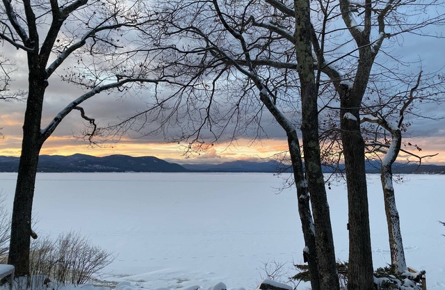 Lake & Mountain Retreat - Summer Adventures & Winter Escape
