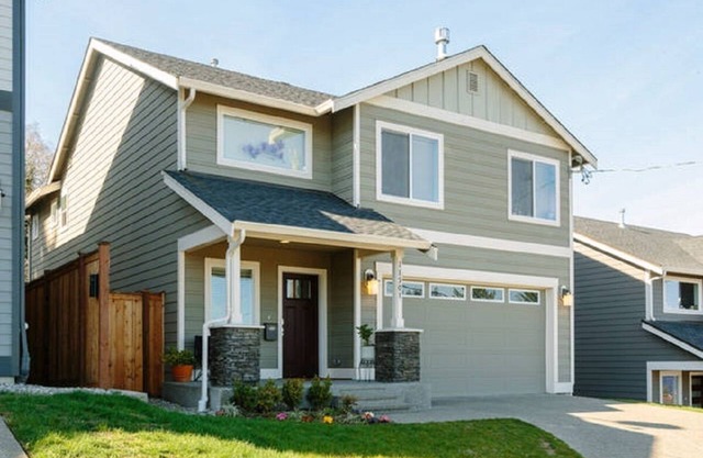 Lake & Mountain Views: Spacious Seattle 4 BR & 3 BA Home Centrally Located