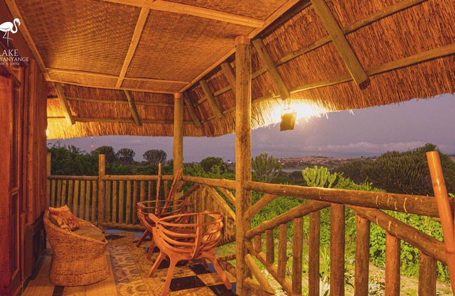 Lake Munyanyange Caves Lodge