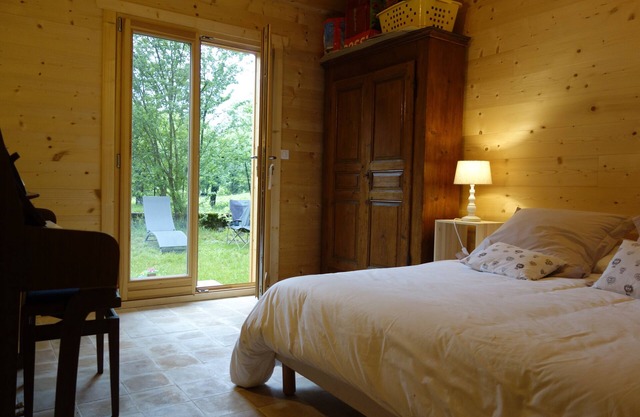 Lake-Nature reserve-Bike path-Piano