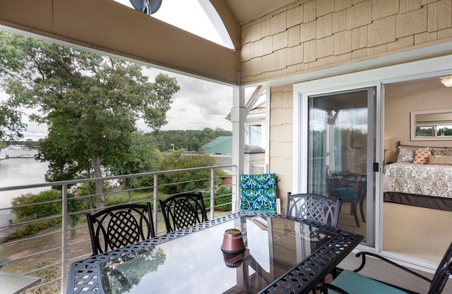 Lake Norman Luxury Waterfront 3rd floor with Elevator Condo