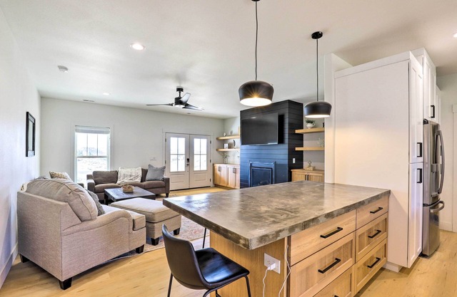 Lake Roosevelt Getaway w/Lake + Mountain Views!