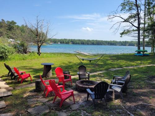 Lake Therapy - Lakefront, Charming, And Fun!