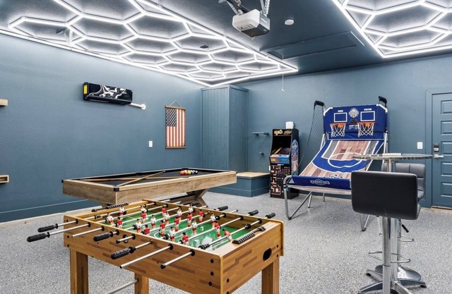 Lake Travis Resort-Style Amenities + Game Room! Welcome to Point Venture, TX