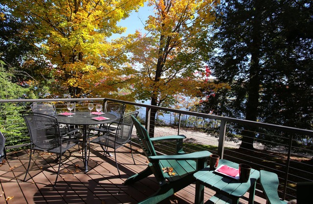 Lake Views! Beautifully furnished condo in Eastman NH