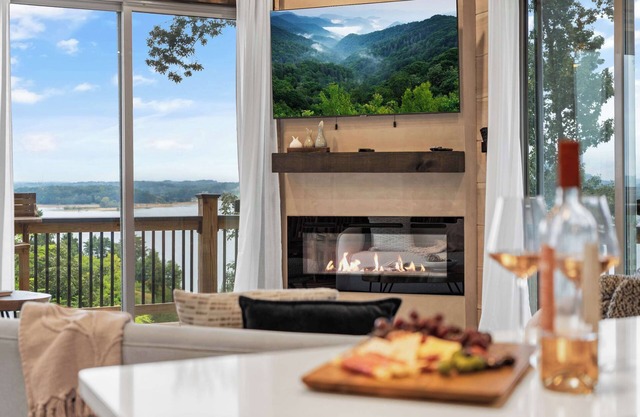 Lake Views/Heated Pool/Theater/Mtn Views