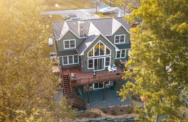 Lake Wallenpaupack Lakefront with private dock in Knollwood 3 Masters sleeps 10