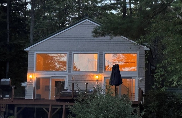 Lake Winnipesaukee area private hot tub