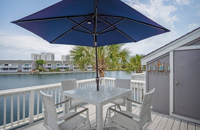 Lakefront 2BR Gem Pvt Beach Chairs Family-Ready