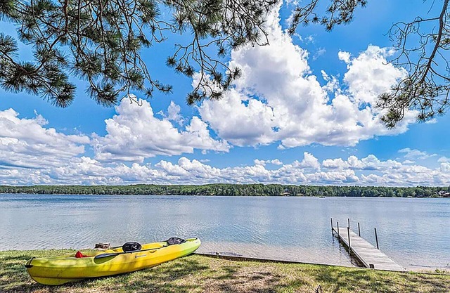 Lakefront 3 bedroom with indoor hot tub, close to both Gaylord and Lewiston