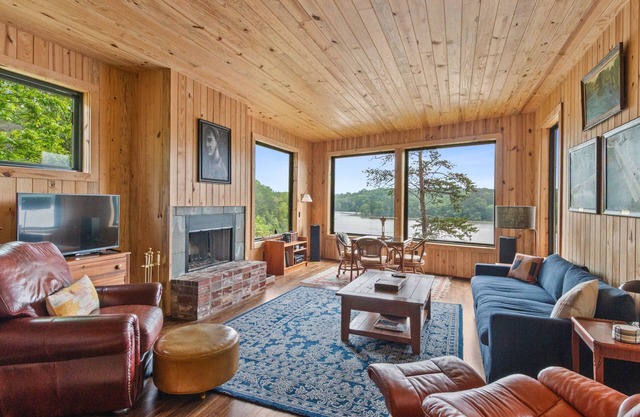 Lakefront Cabin - Thoughtful Design and Breathtaking Views