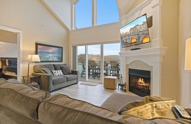 Lakefront Camdenton Condo Near Ha Ha Tonka & Golf!