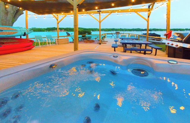 Lakefront Cottage In Town; Walk to Restaurants; Hot Tub