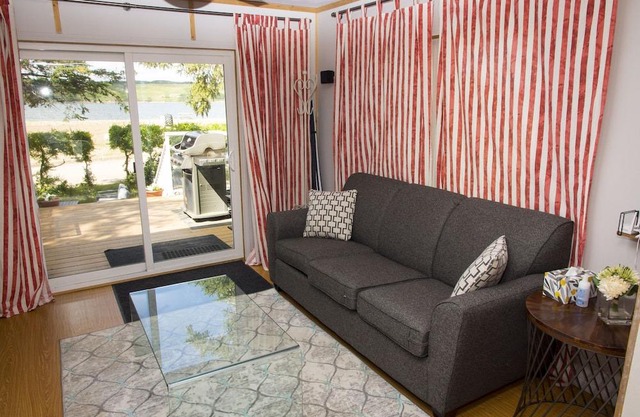 Lakefront Cottage in Manitou Beach - Three Bedroom Cottage, Sleeps 10