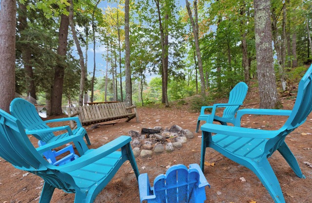 Lakefront cottage | Indoor Pools | Kayaks
