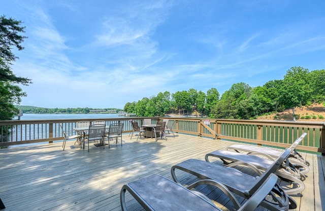 Lakefront estate with amazing views, 2-story dock, private hot tub & pool table