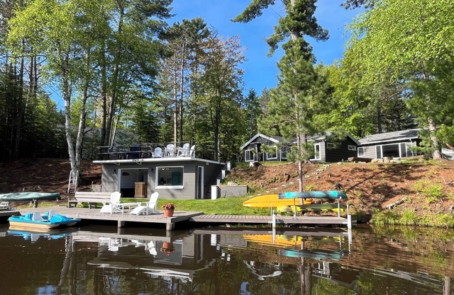 Lakefront Family Vacation Cabin on 28 lake chain, includes deluxe pontoon