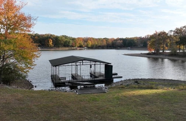 Lakefront Getaway – Dock, Fishing & Swimming