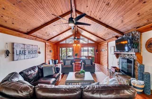 Lakefront Getaway Jacuzzi Dock & Fishing